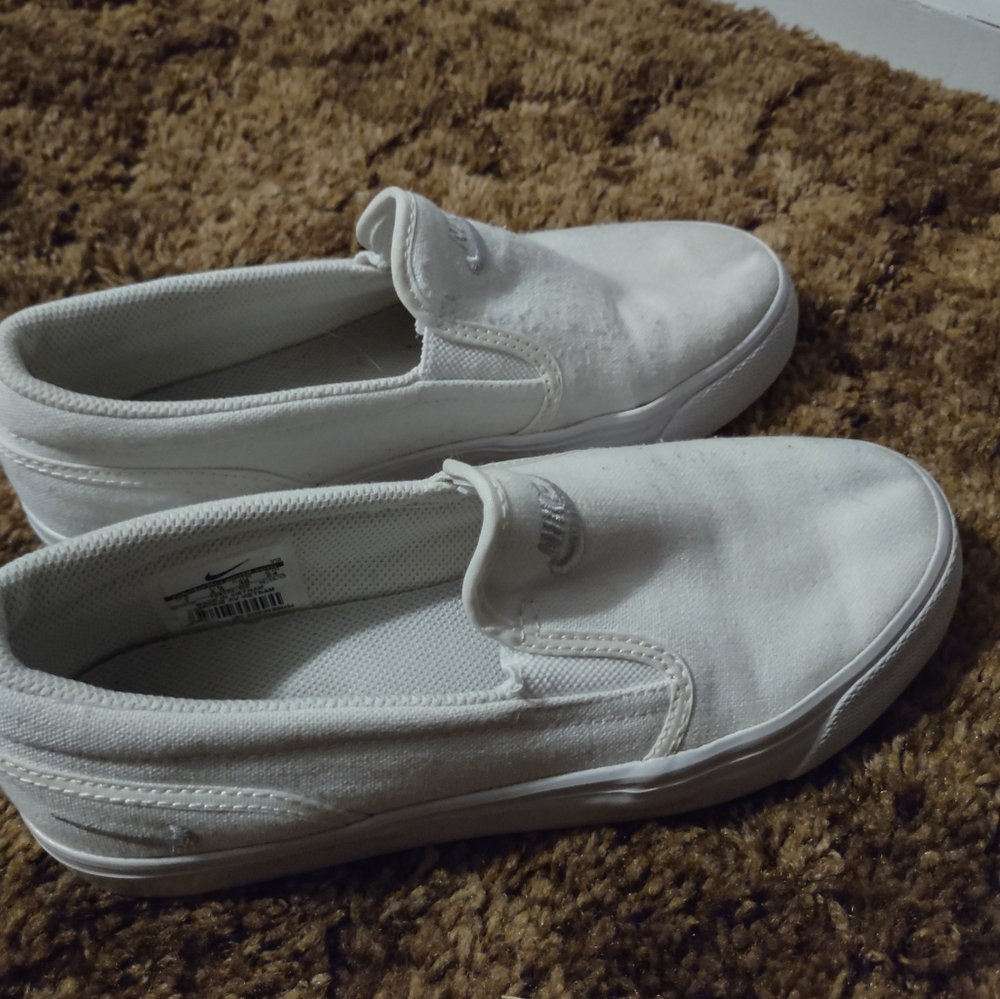 Nike slip on shoes